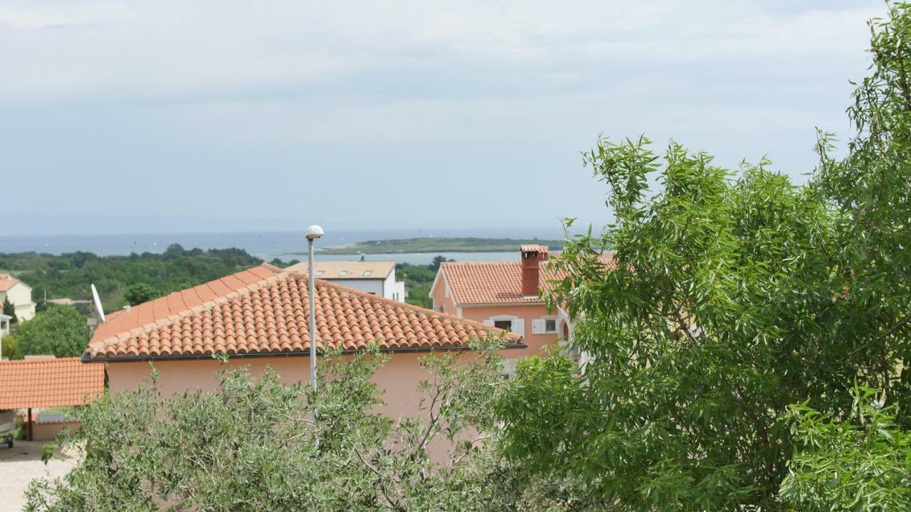 Ližnjan Studio Apartman Erika מראה חיצוני תמונה